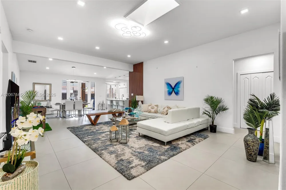 16362 SW 53rd Ter Miami, FL 33185