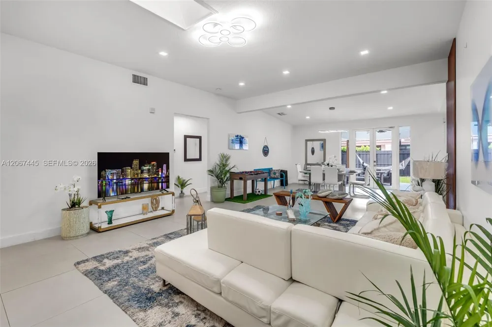 16362 SW 53rd Ter Miami, FL 33185