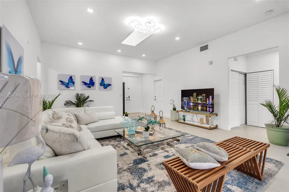 16362 SW 53rd Ter Miami, FL 33185