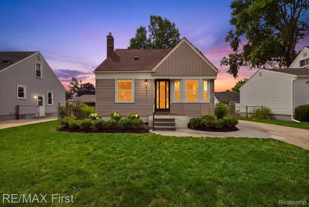 4271 Thomas Avenue Berkley City, MI 48072