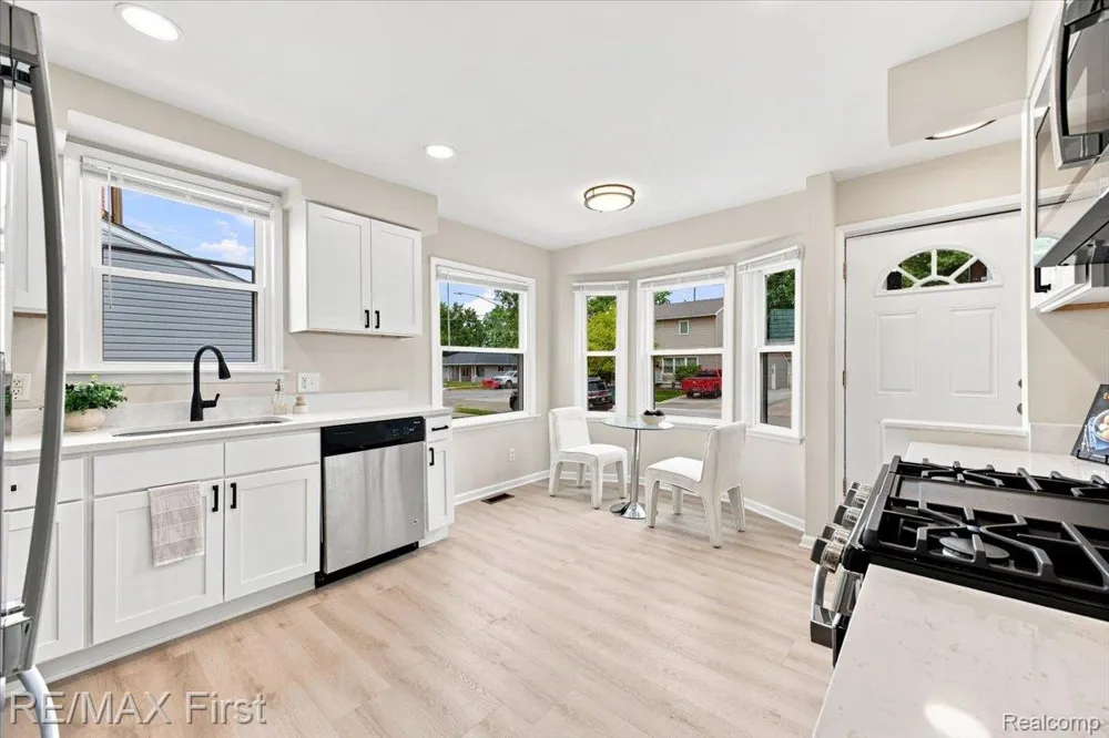 4271 Thomas Avenue Berkley City, MI 48072