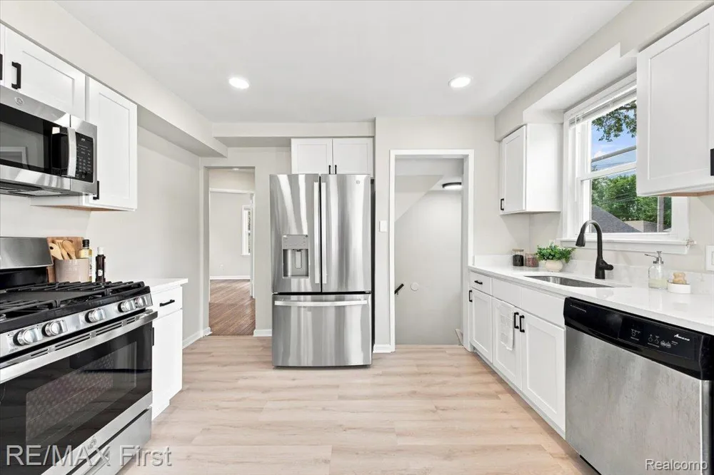 4271 Thomas Avenue Berkley City, MI 48072