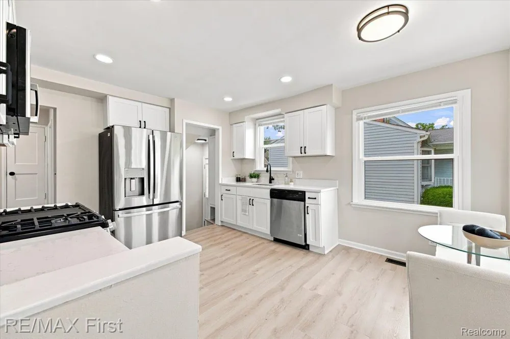 4271 Thomas Avenue Berkley City, MI 48072