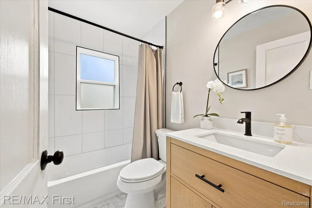 4271 Thomas Avenue Berkley City, MI 48072