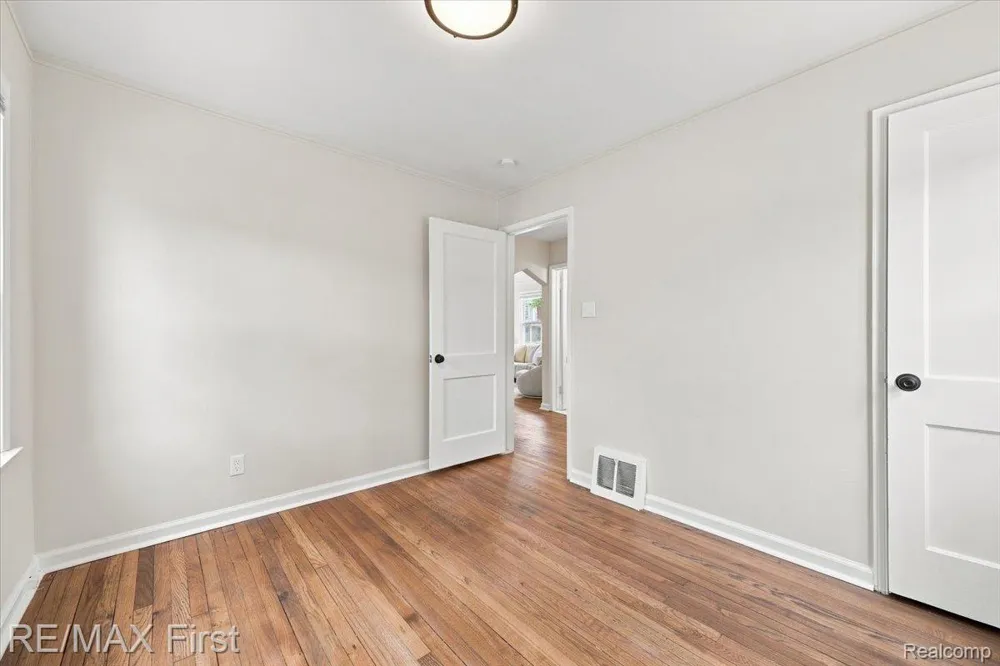 4271 Thomas Avenue Berkley City, MI 48072