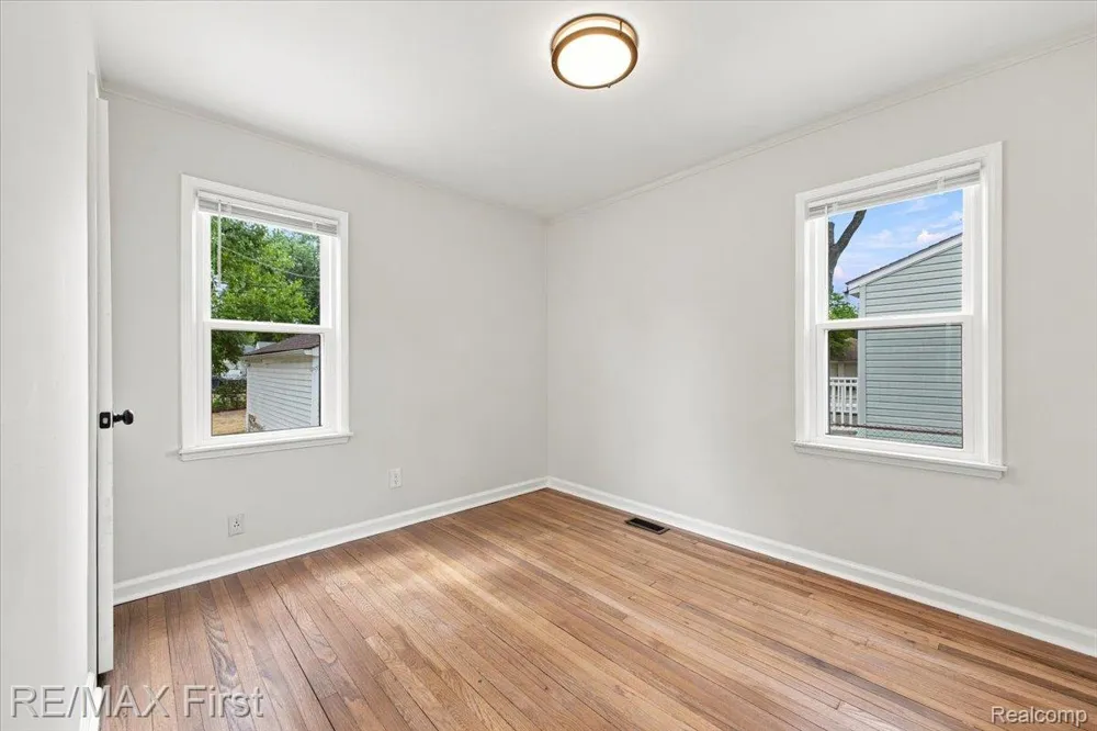 4271 Thomas Avenue Berkley City, MI 48072