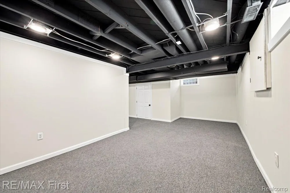 4271 Thomas Avenue Berkley City, MI 48072