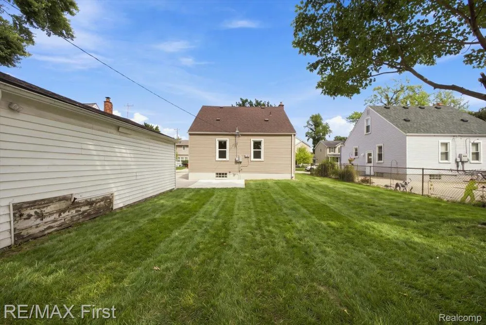 4271 Thomas Avenue Berkley City, MI 48072