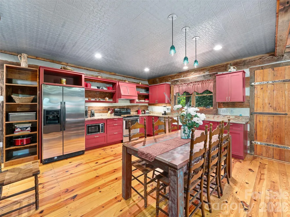 503 White Pine Lane Bakersville, NC 28705