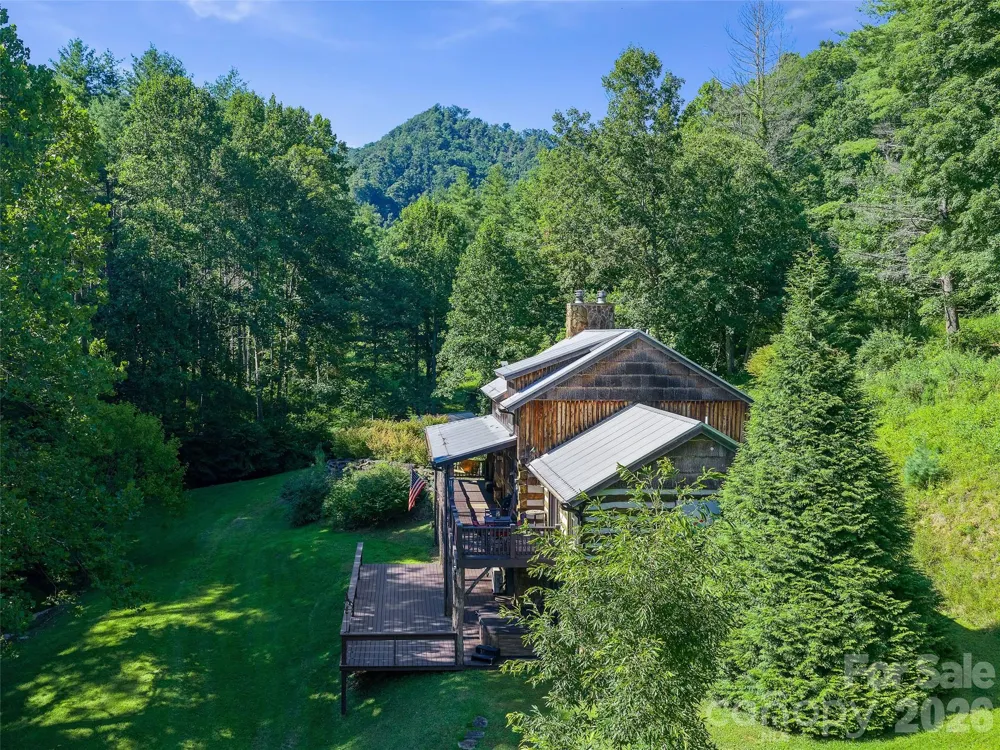 503 White Pine Lane Bakersville, NC 28705