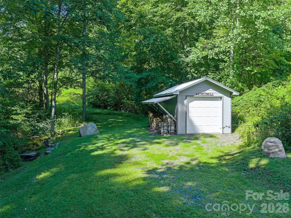 503 White Pine Lane Bakersville, NC 28705