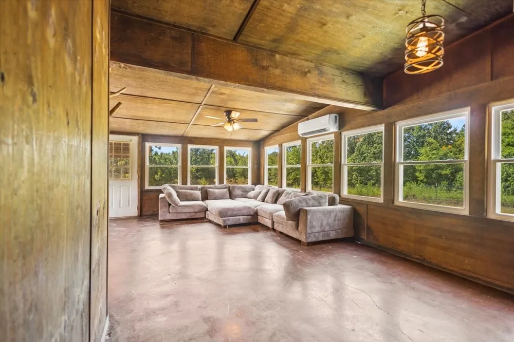 2777 Vz County Road 1810 Grand Saline, TX 75140