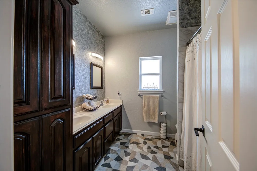 814 Haynie Drive Runaway Bay, TX 76426