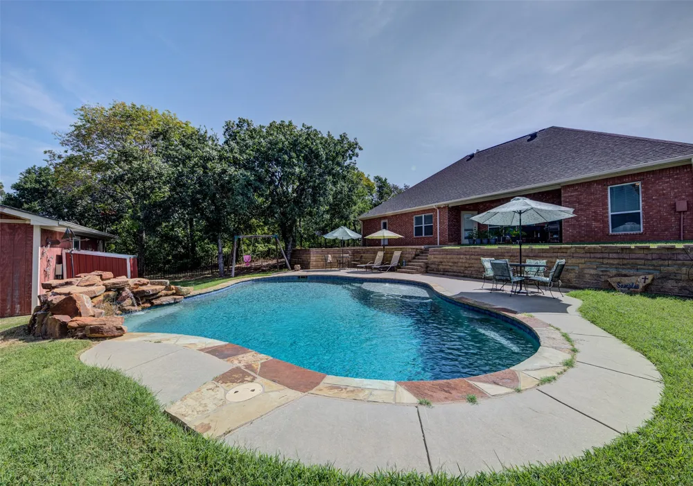 814 Haynie Drive Runaway Bay, TX 76426