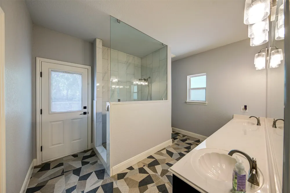 814 Haynie Drive Runaway Bay, TX 76426