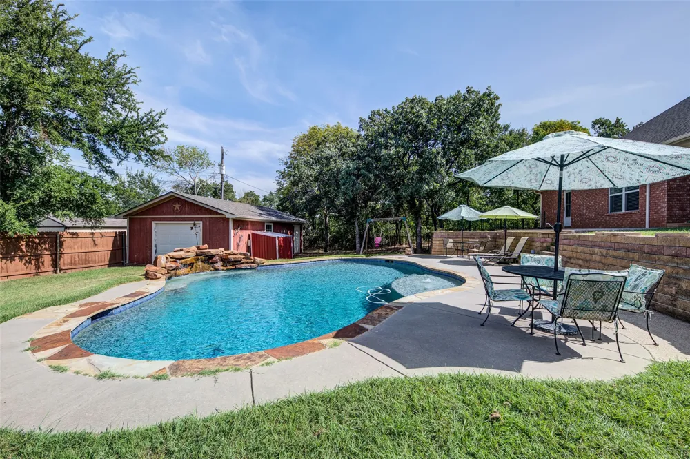 814 Haynie Drive Runaway Bay, TX 76426