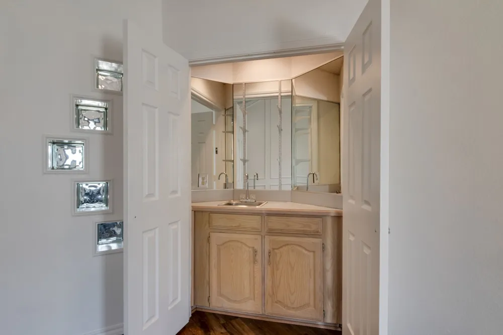 319 Kessler Drive Euless, TX 76039
