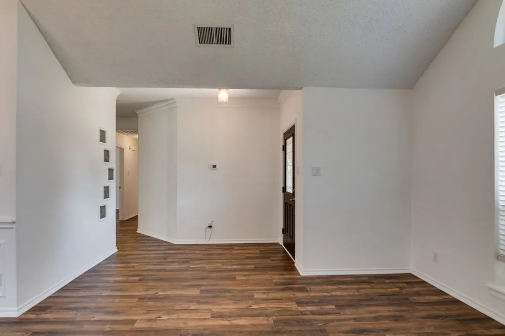 319 Kessler Drive Euless, TX 76039