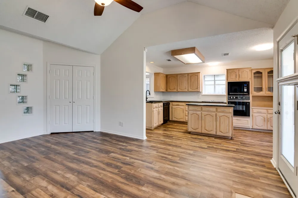 319 Kessler Drive Euless, TX 76039