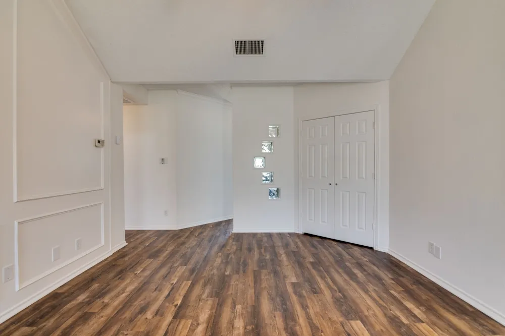 319 Kessler Drive Euless, TX 76039