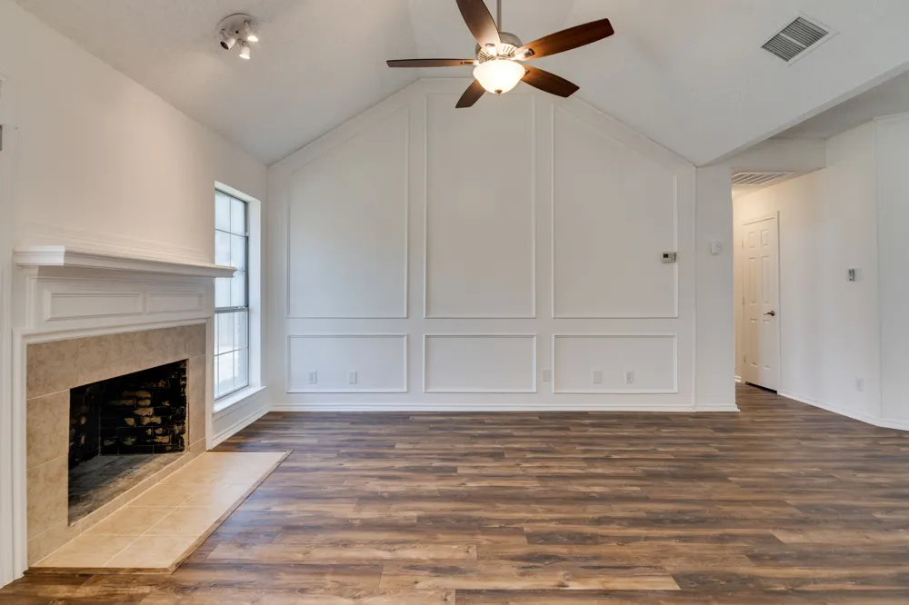 319 Kessler Drive Euless, TX 76039