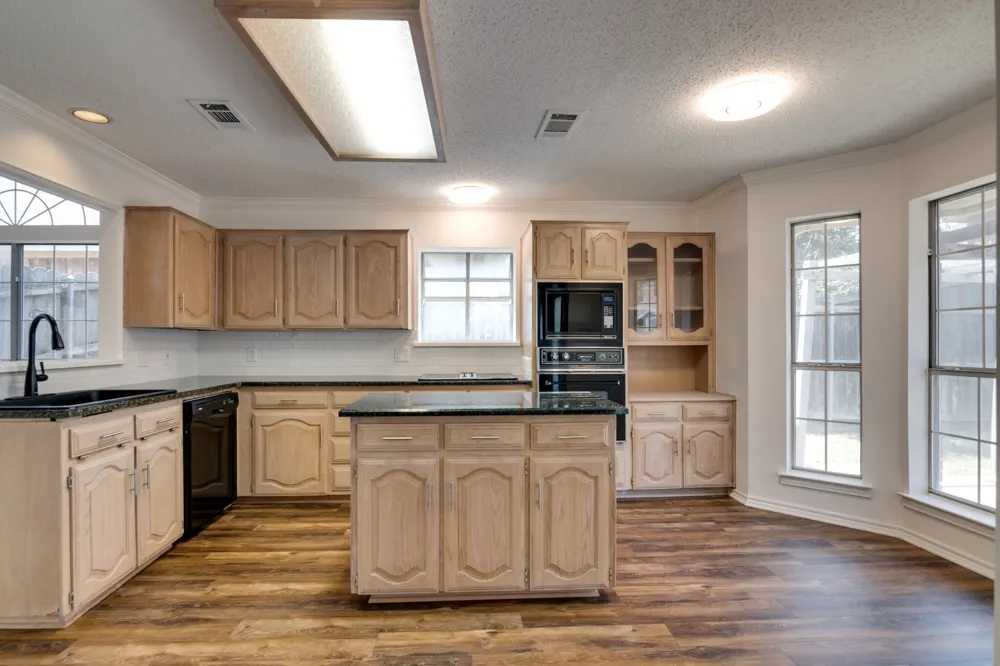 319 Kessler Drive Euless, TX 76039