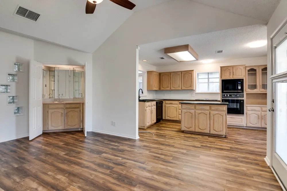 319 Kessler Drive Euless, TX 76039