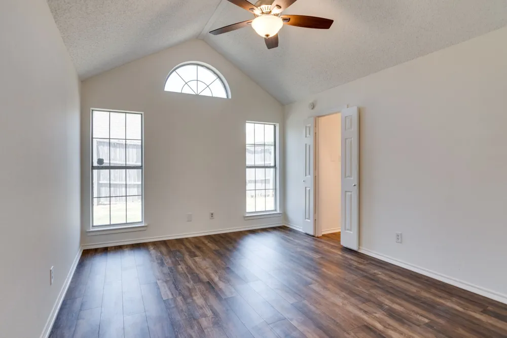 319 Kessler Drive Euless, TX 76039
