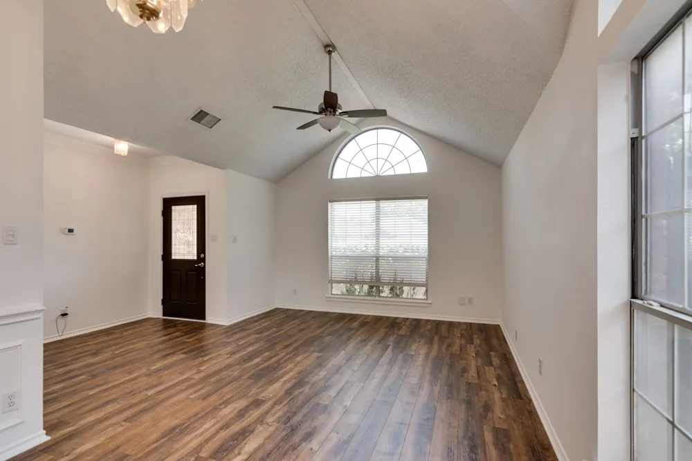 319 Kessler Drive Euless, TX 76039