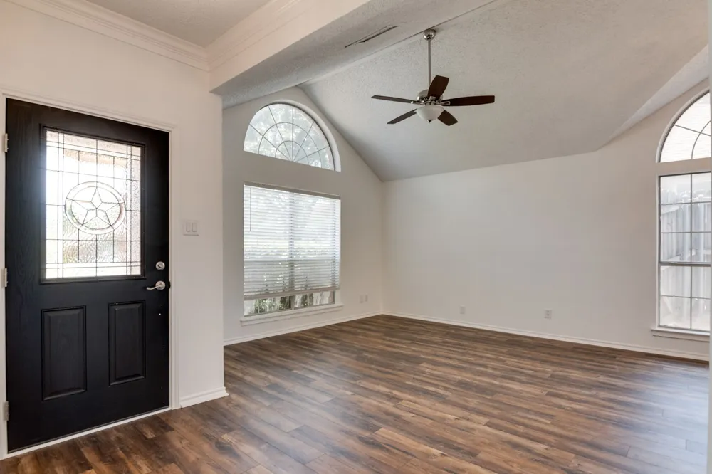 319 Kessler Drive Euless, TX 76039