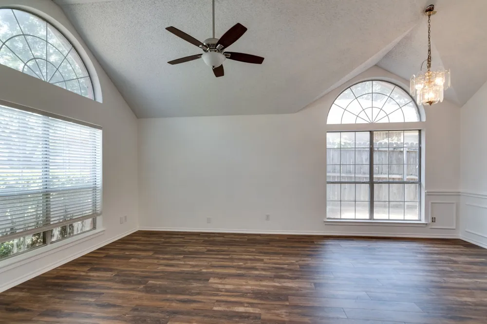 319 Kessler Drive Euless, TX 76039