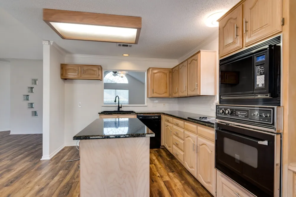 319 Kessler Drive Euless, TX 76039