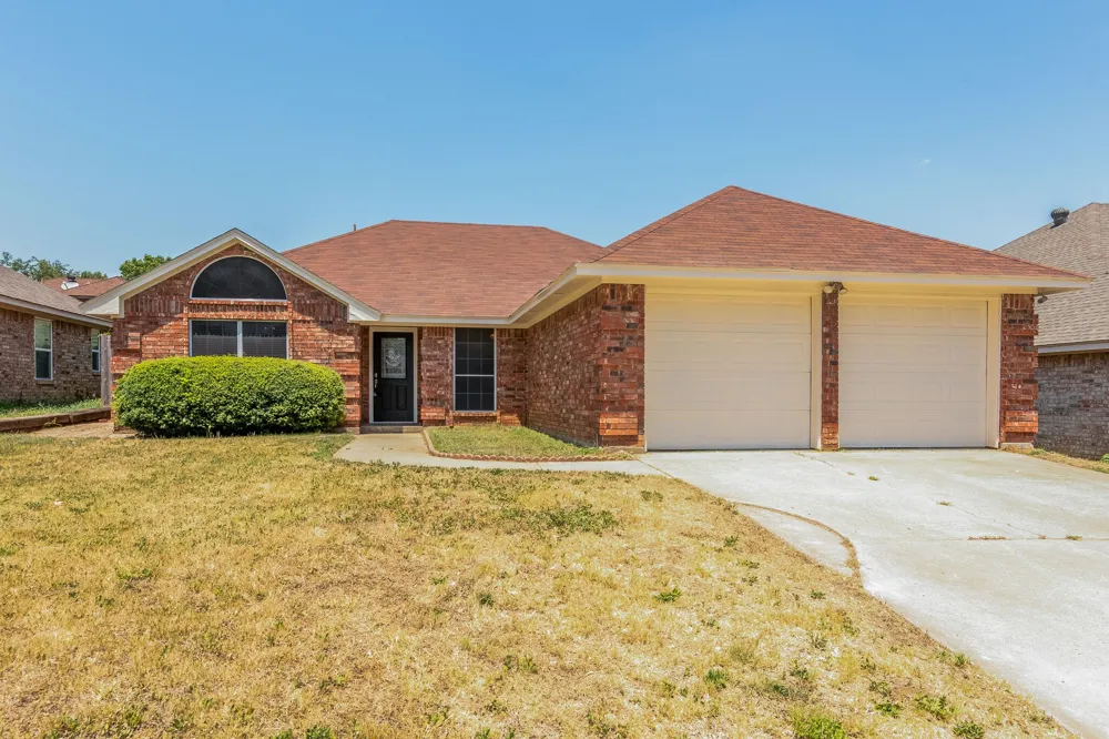 319 Kessler Drive Euless, TX 76039