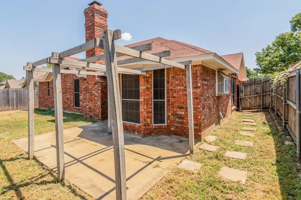 319 Kessler Drive Euless, TX 76039