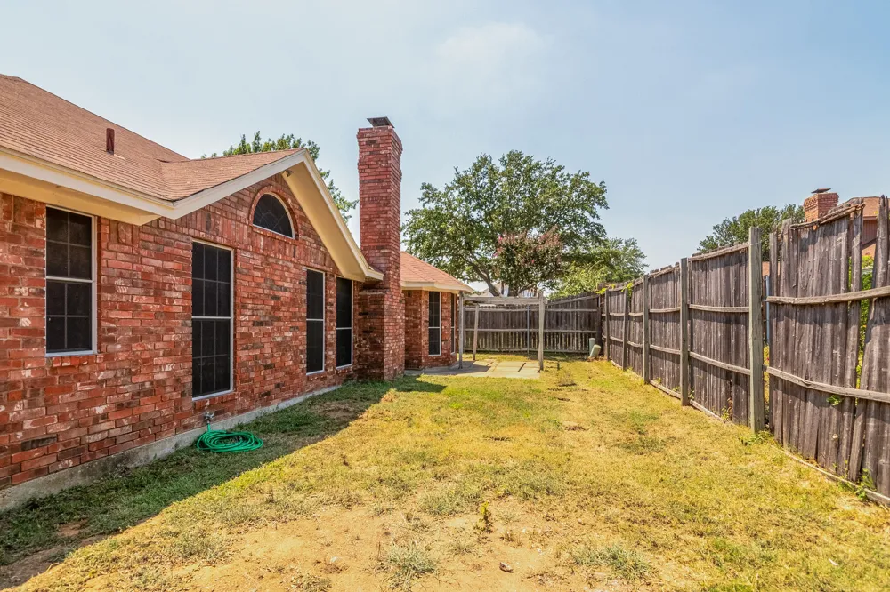 319 Kessler Drive Euless, TX 76039