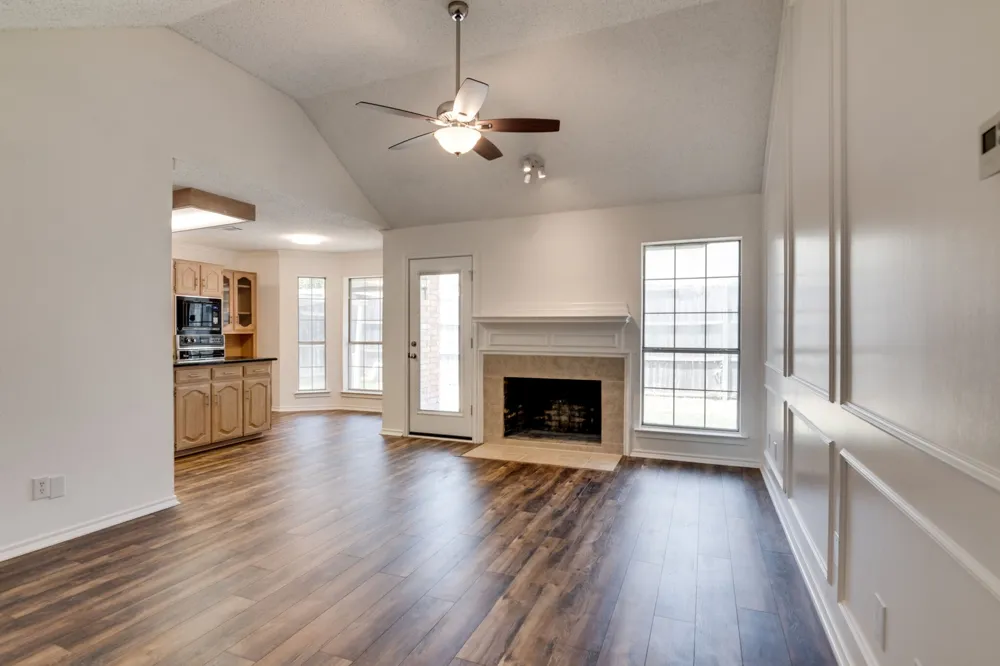 319 Kessler Drive Euless, TX 76039