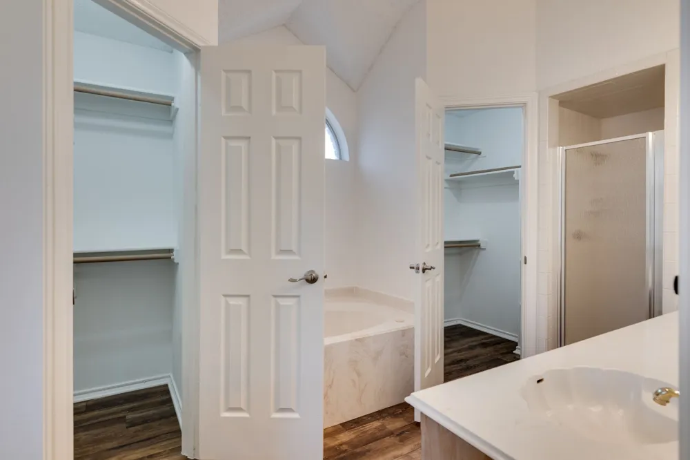 319 Kessler Drive Euless, TX 76039