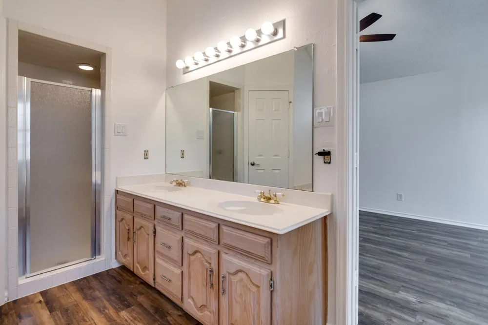 319 Kessler Drive Euless, TX 76039