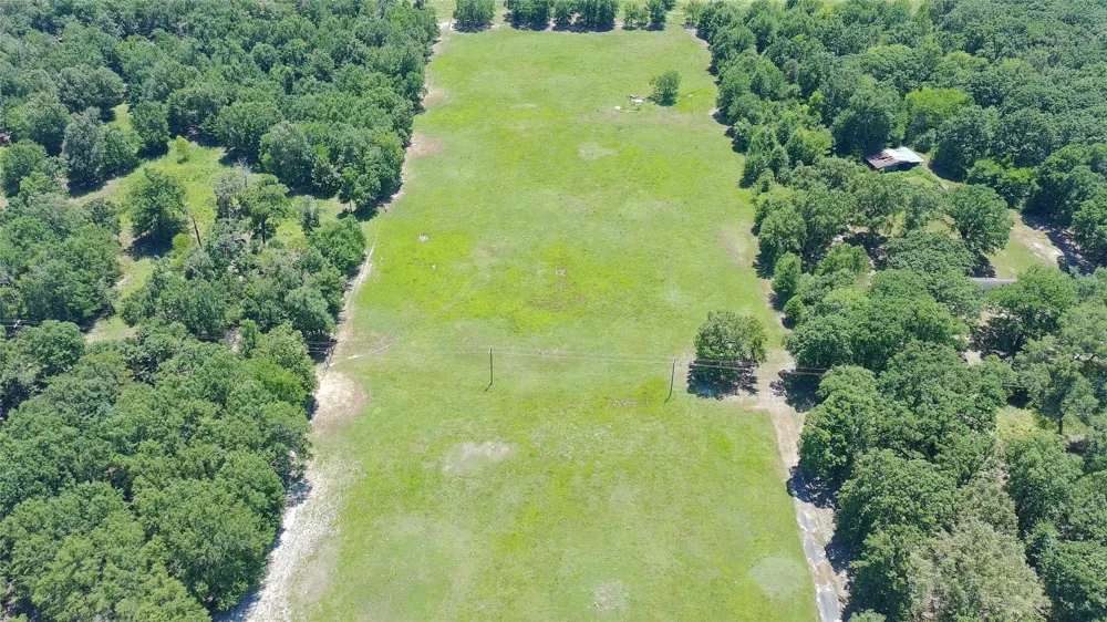 2406 E FM 71 Mt Pleasant, TX 75455