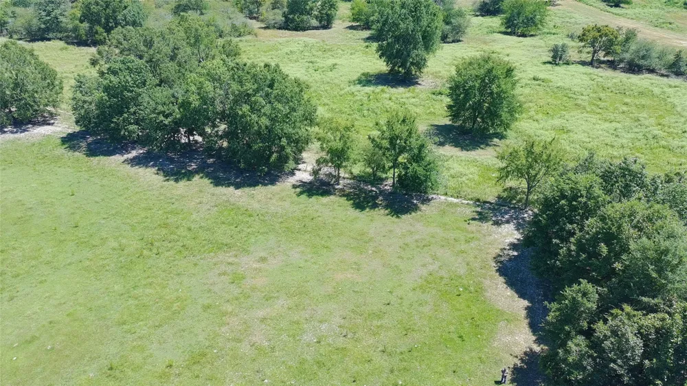 2406 E FM 71 Mt Pleasant, TX 75455