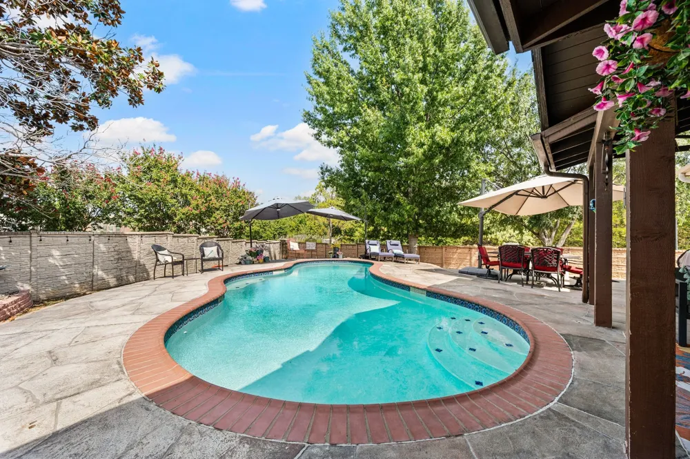 1100 Indian Trail Court Roanoke, TX 76262