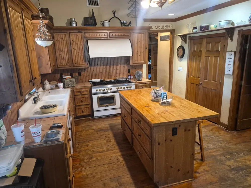3295 Fm 949 Cat Spring, TX 78933