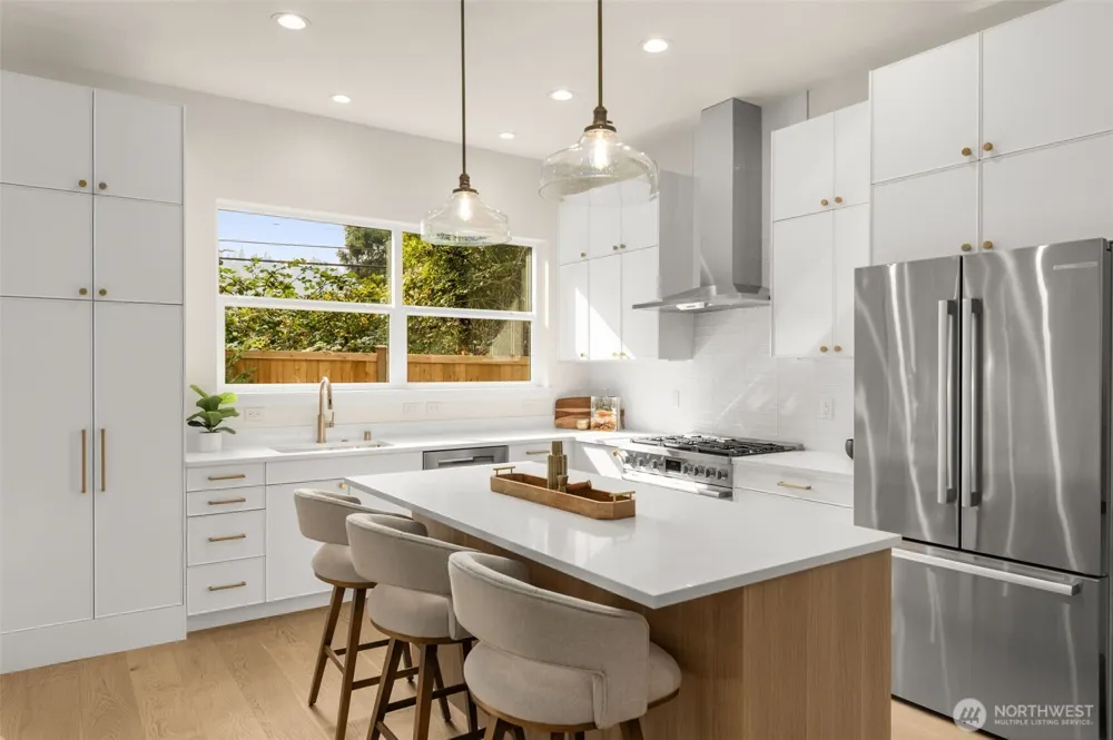 13637 103rd Avenue NE Kirkland, WA 98034