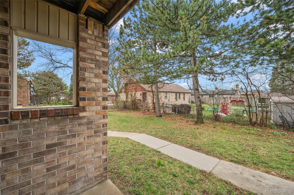 286 E 13 Mile Road Madison Heights City, MI 48071