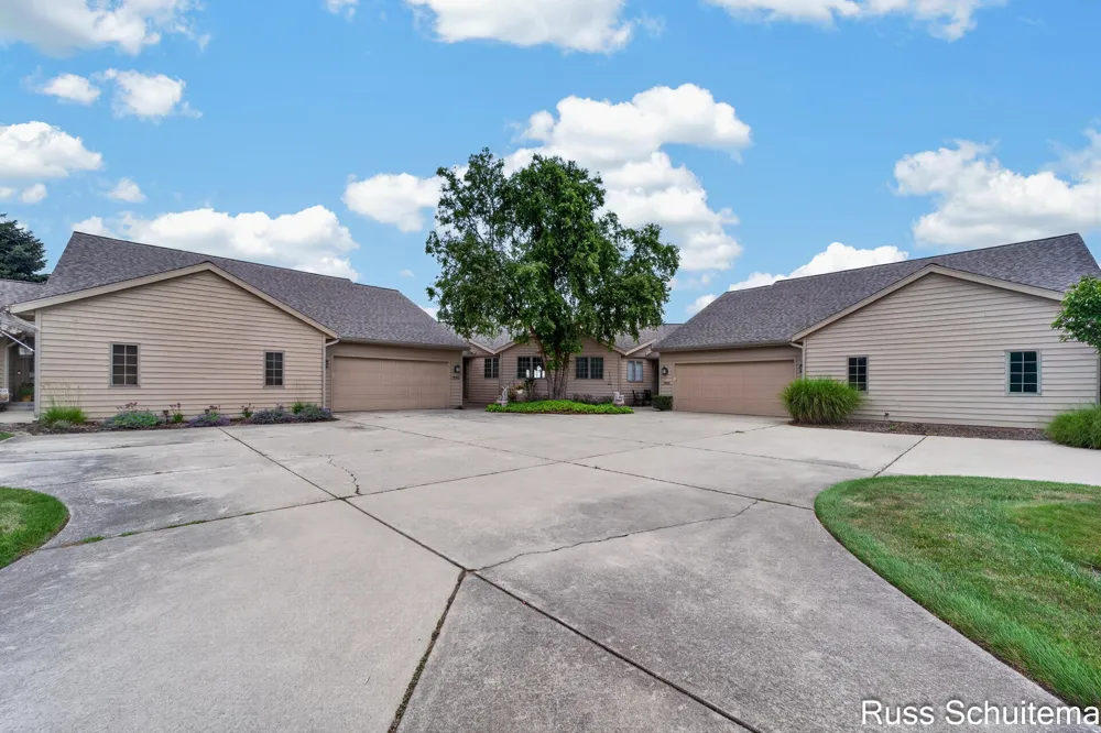 1682 W Harbour Towne Circle Muskegon City, MI 49441