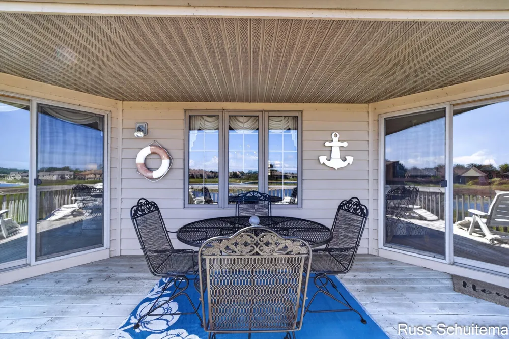 1682 W Harbour Towne Circle Muskegon City, MI 49441