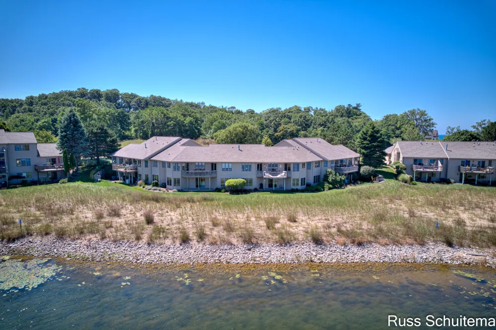 1682 W Harbour Towne Circle Muskegon City, MI 49441