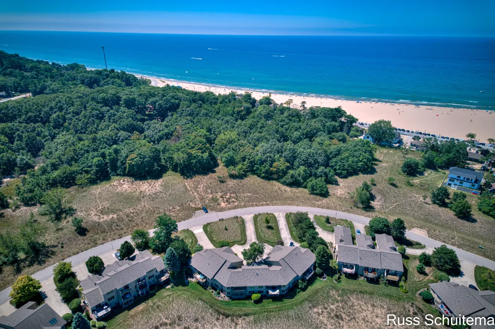 1682 W Harbour Towne Circle Muskegon City, MI 49441