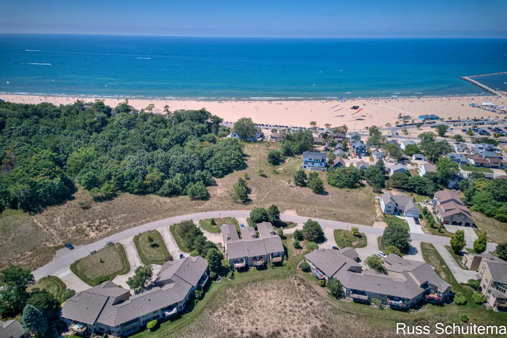 1682 W Harbour Towne Circle Muskegon City, MI 49441
