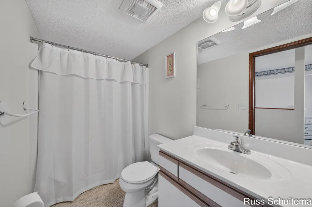 1682 W Harbour Towne Circle Muskegon City, MI 49441